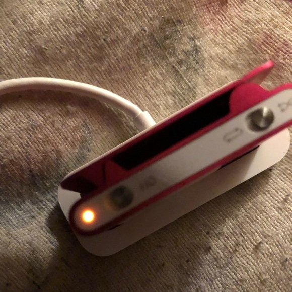 Pink iPod Shuffle - Picture 7 of 8